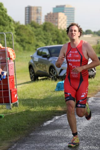 triathlonalmereduineersteentweededivisie300.jpg